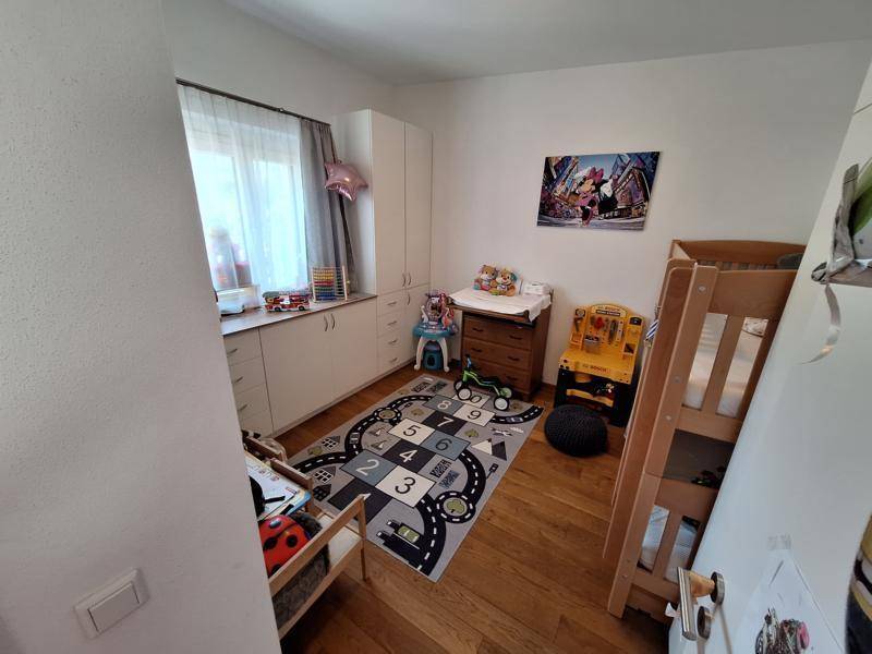 https://pictures.immobilienscout24.de/prod.www.immobilienscout24.at/pictureserver/loadPicture?q=70&id=012.001P900000JQOdF-a782a27c46ce4902a43f26aed60debbc