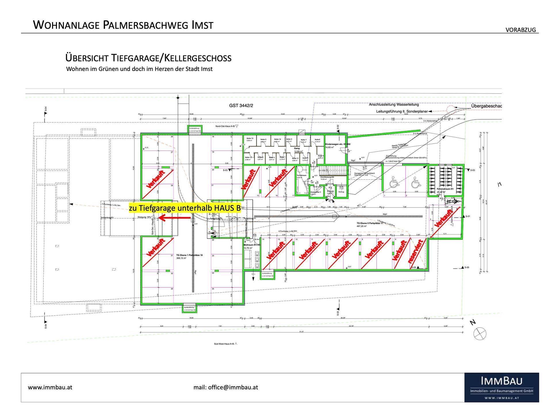 Übersichtsplan der Tiefgarage und des Kellergeschosses mit markierten Stellplätzen und Lagerräumen.