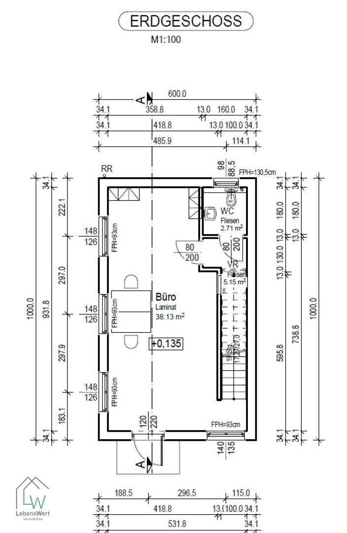 Grundriss des Erdgeschosses mit einem Büro, Vorraum und separatem WC, inklusive detaillierter Bemaßung.