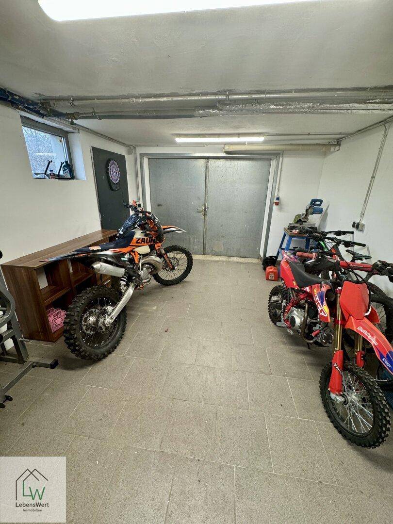 Garage 2