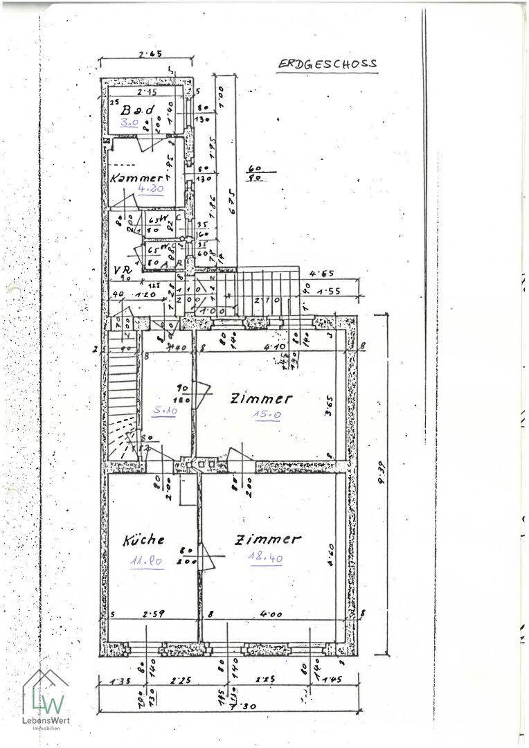 Grundriss des Erdgeschosses mit Zimmern, Küche und Bad.