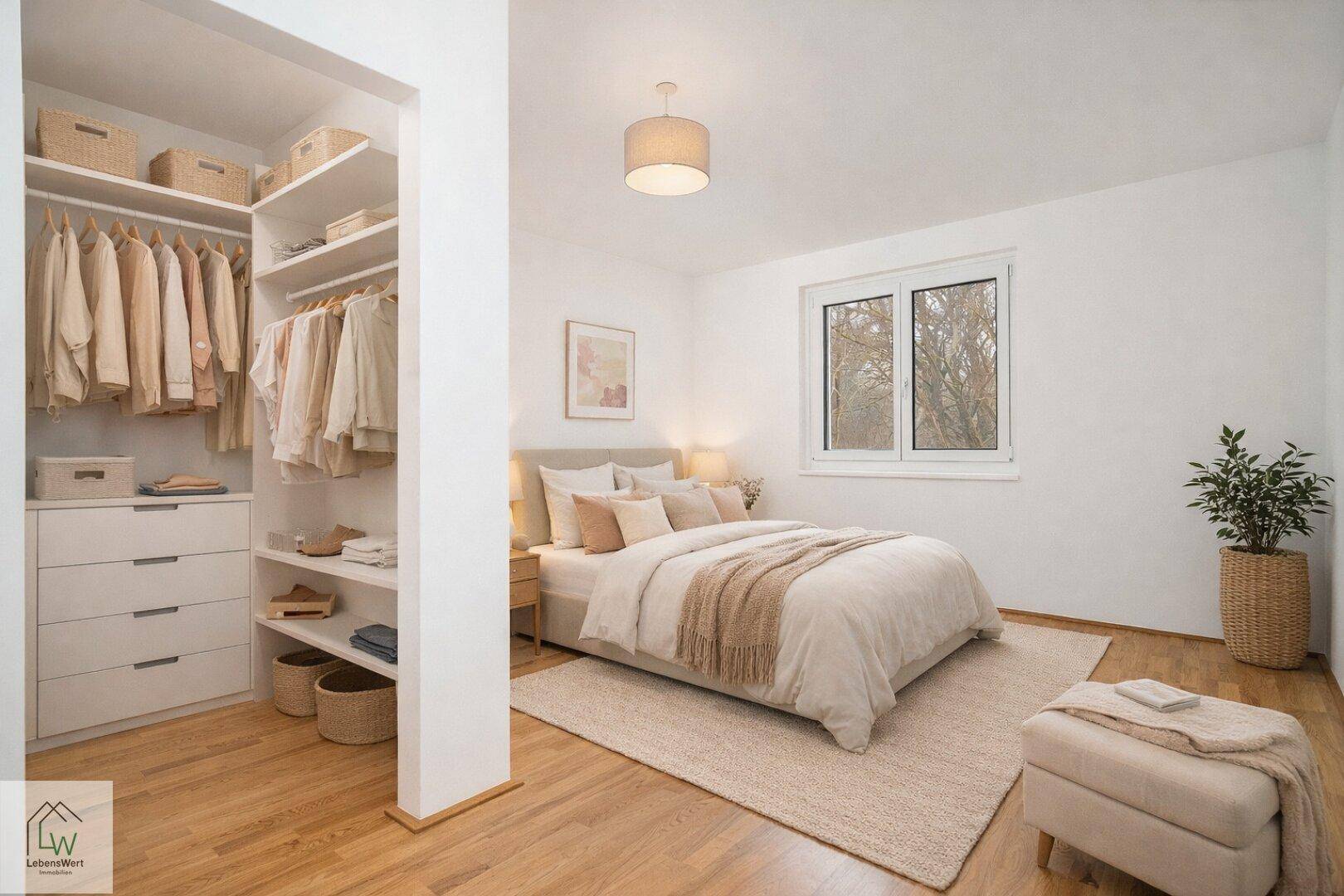 Modernes Schlafzimmer mit begehbarem Kleiderschrank und hellem Holzboden.