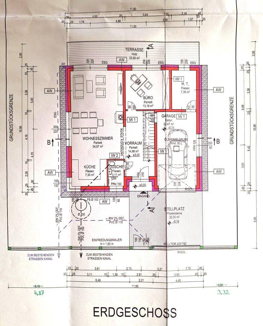 Grundriss des Erdgeschosses mit Wohnzimmer, Küche, Büro und Garage.