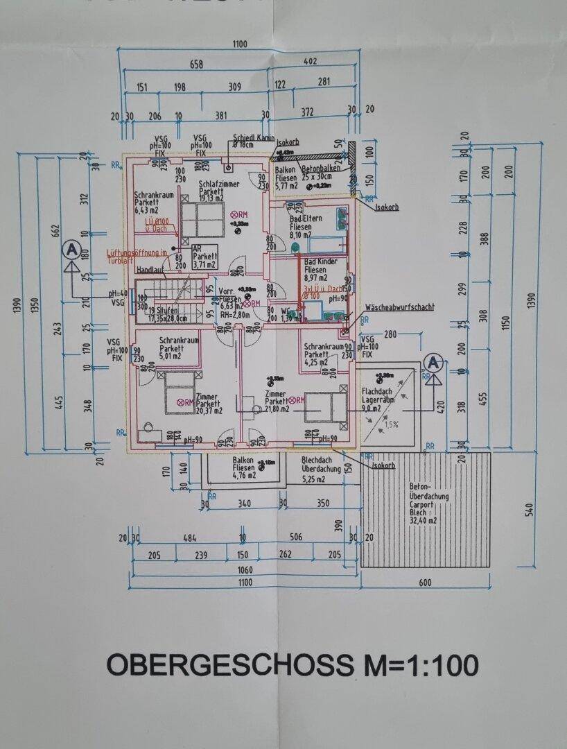 Grundriss des Obergeschosses mit Schlafzimmern, Bädern und Balkonen für individuelle Rückzugsorte.