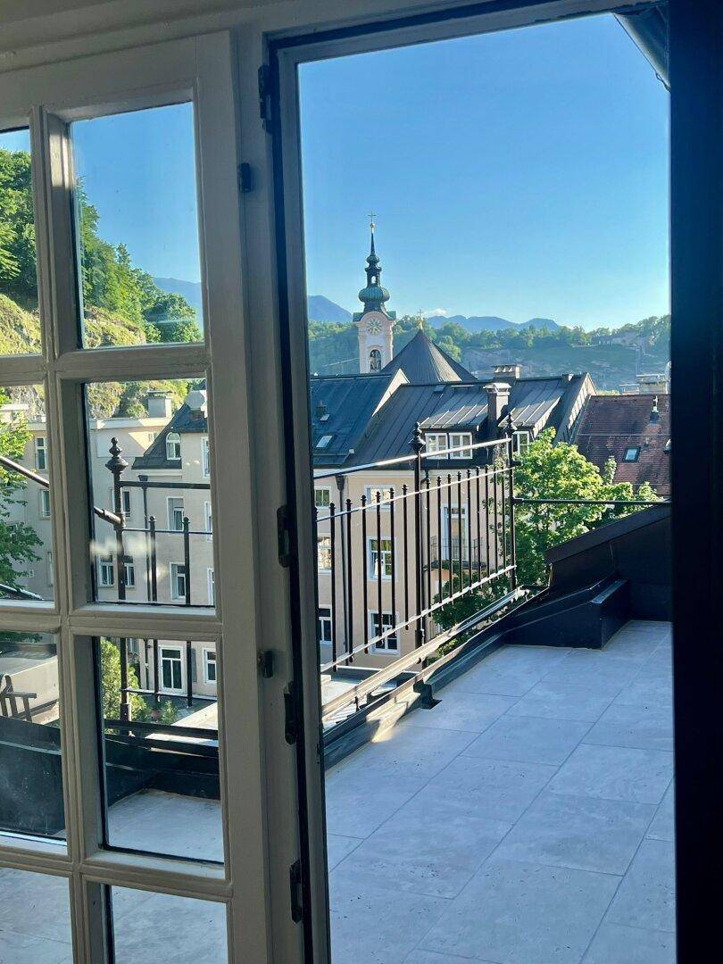 mit Zugang zur Dachterrasse