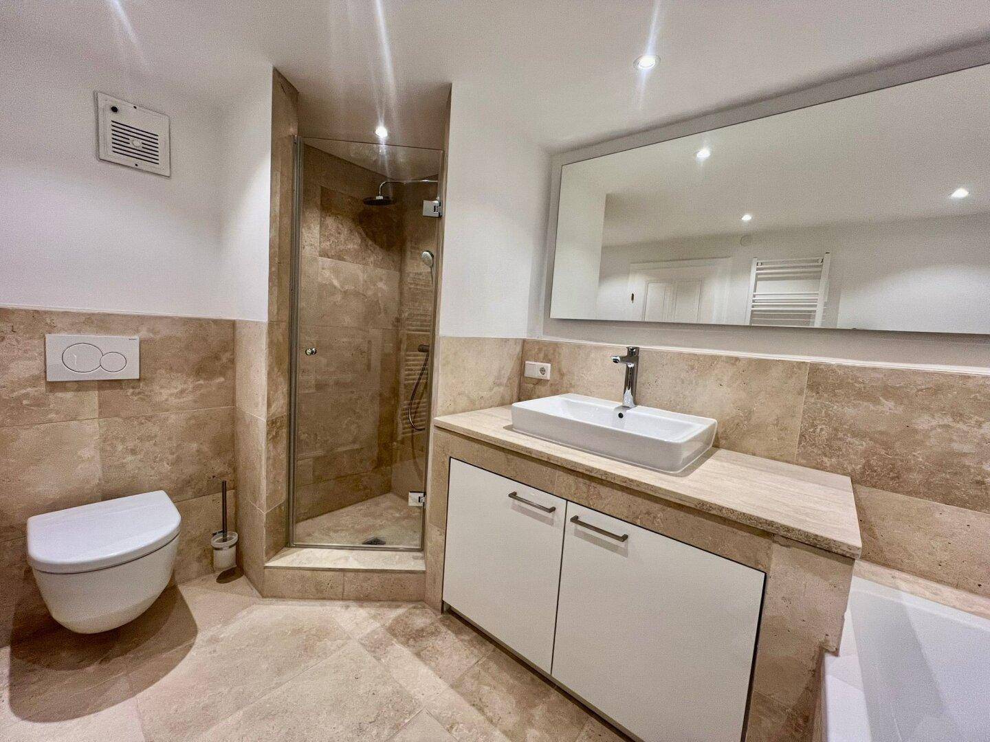 Dusche und WC