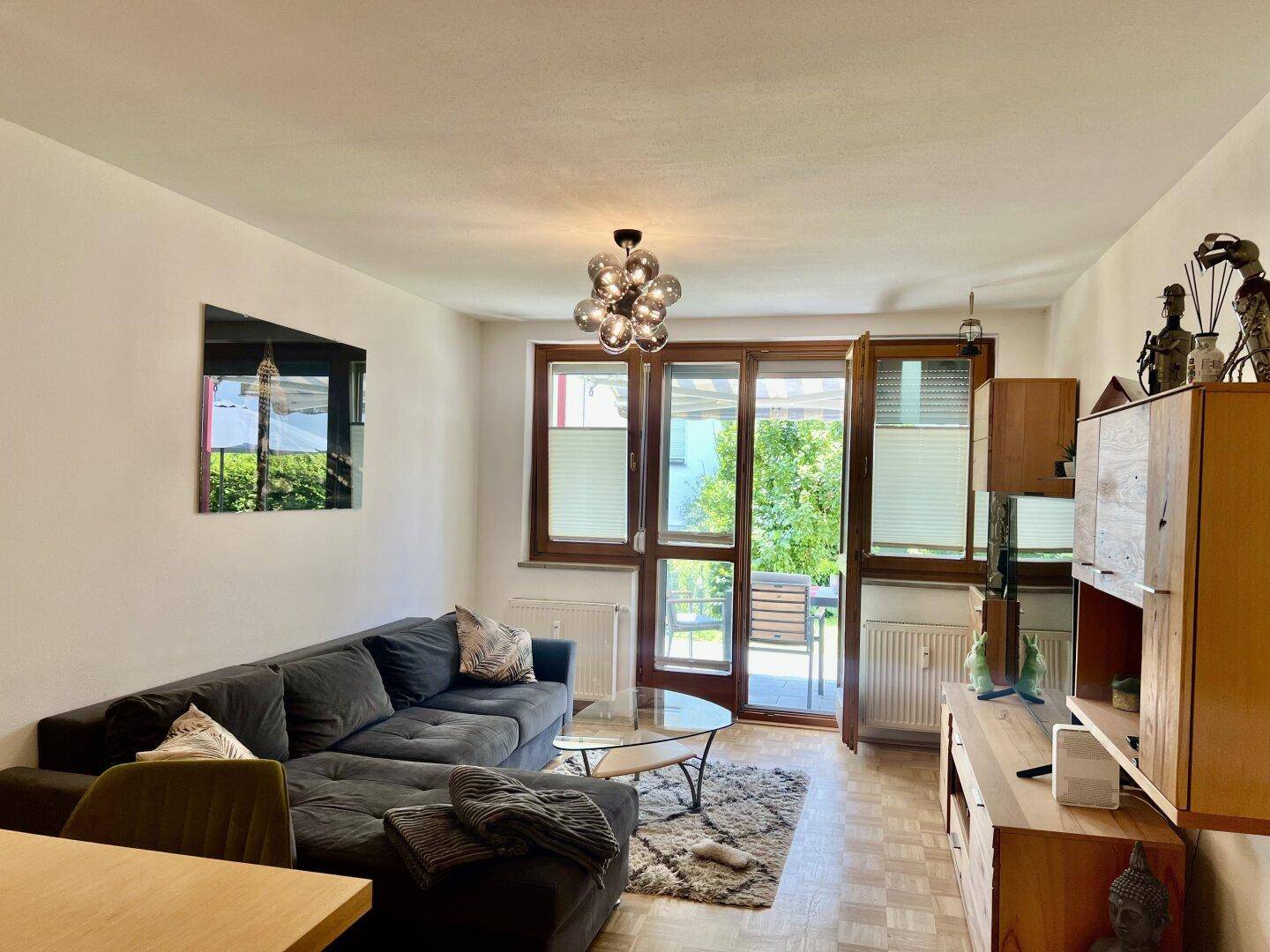 Wohnzimmer mit Terrassenausgang