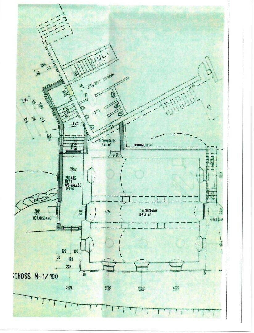 Grundriss eines Geschosses mit Galerieraum, Technikraum und Zugangsbereichen.