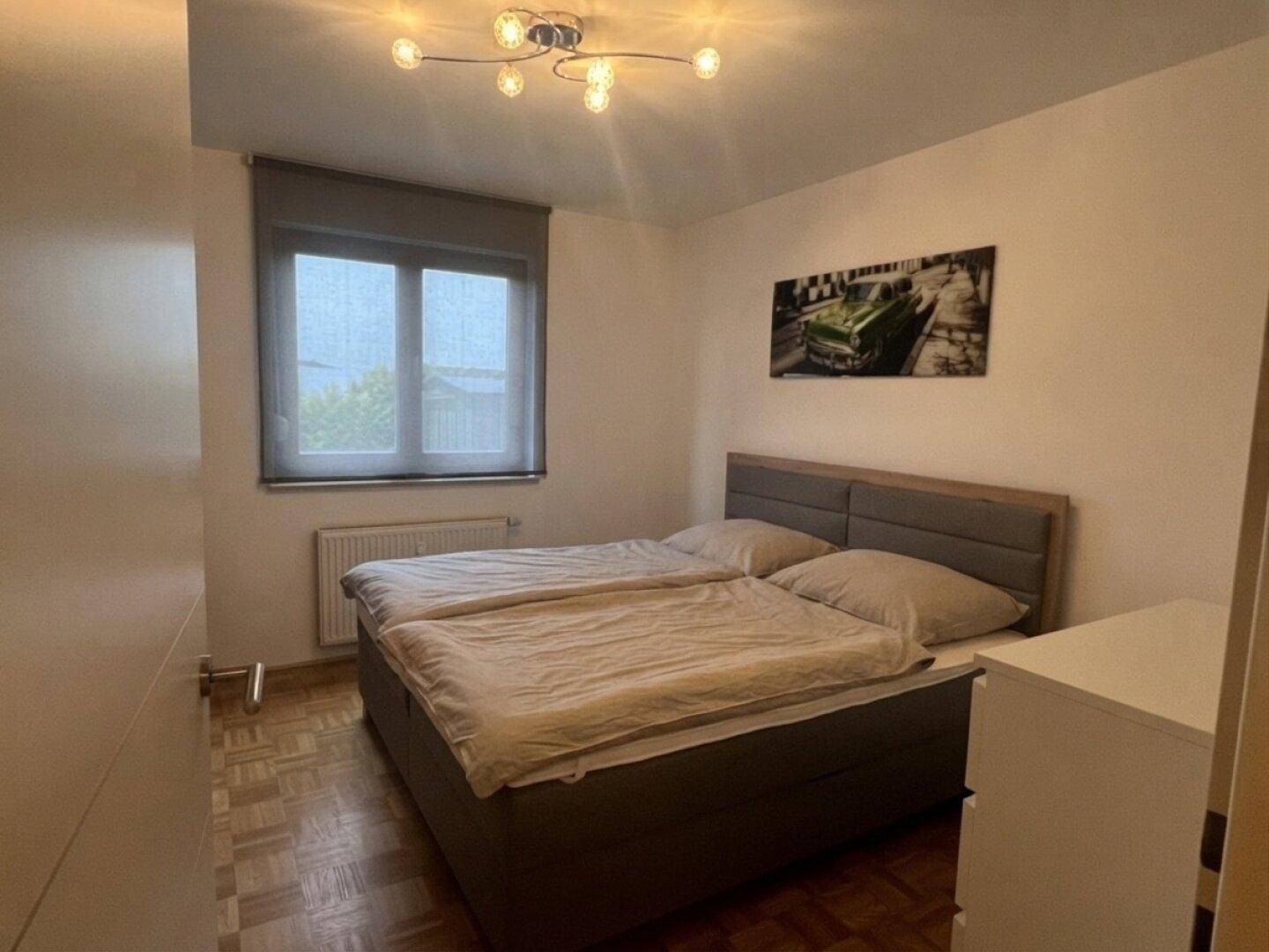 geräumiges Schlafzimmer