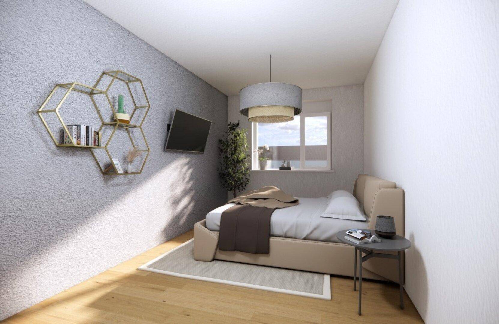 Modernes Schlafzimmer mit beigem Bett, Holzboden und dekorativen Wandregalen.