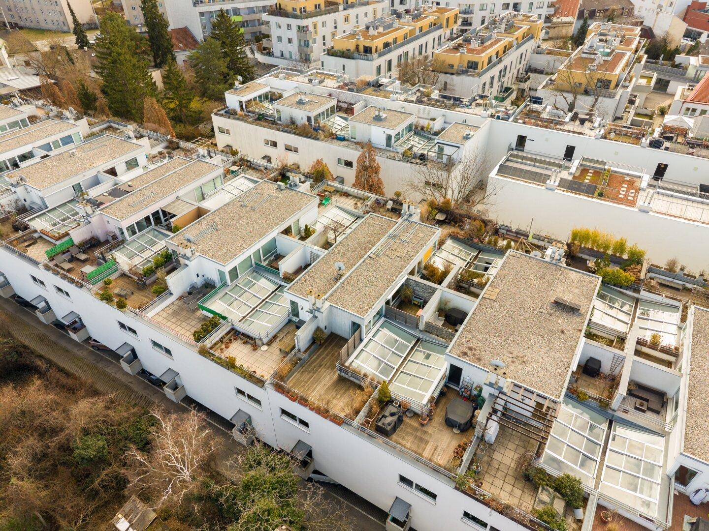 Atriumreihenhaus mit Wow-Effekt – stilvoll wohnen mit 51 m² Außenfläche – pohled 3