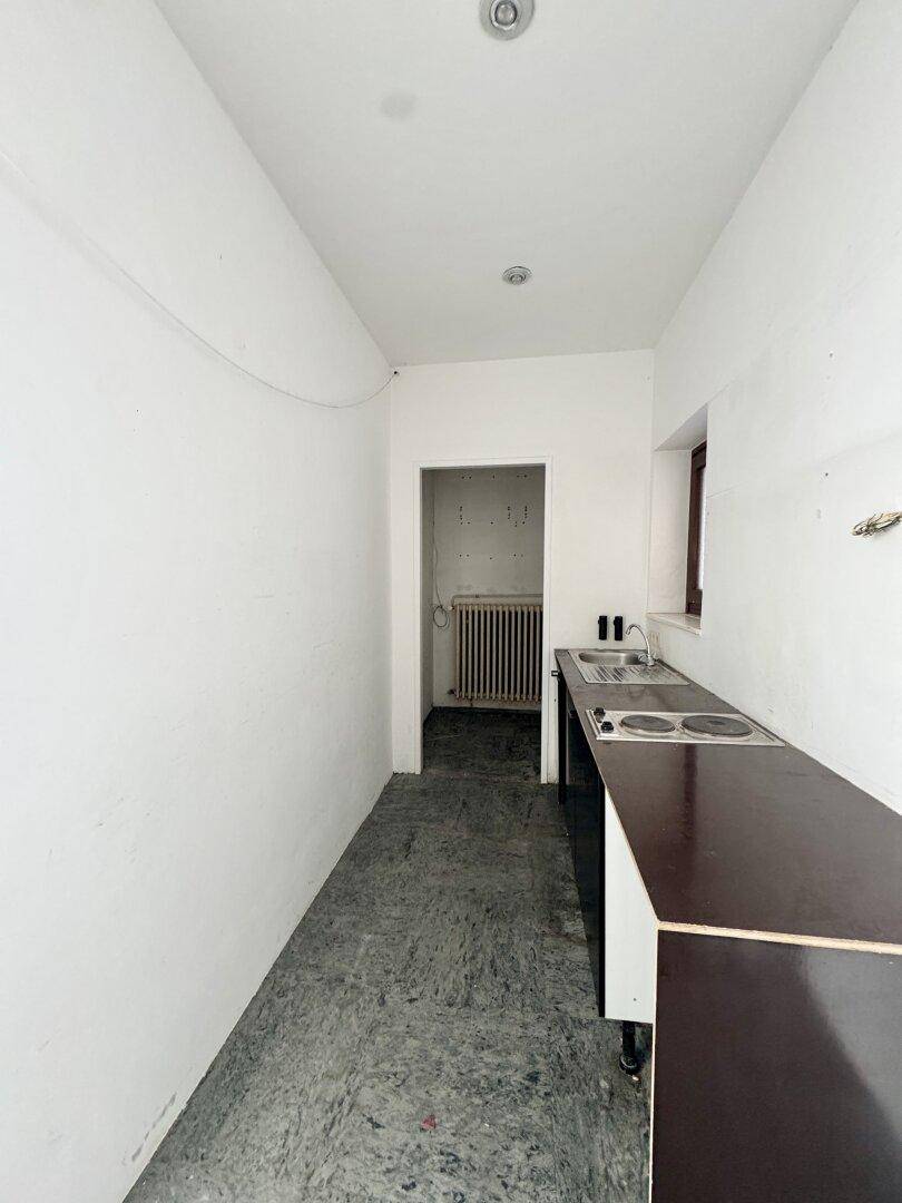 Attraktive Gewerbefläche in Bestlage – als Lokal, Nagelstudio, Massage, Büro, Atelier nutzbar – ab sofort verfügbar. - Więcej