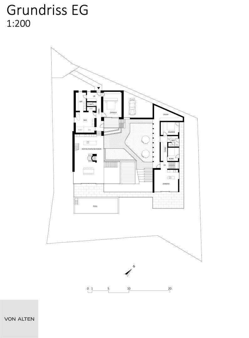 Grundriss des Erdgeschosses mit Wohnbereich, Küche und Zugang zum Pool.