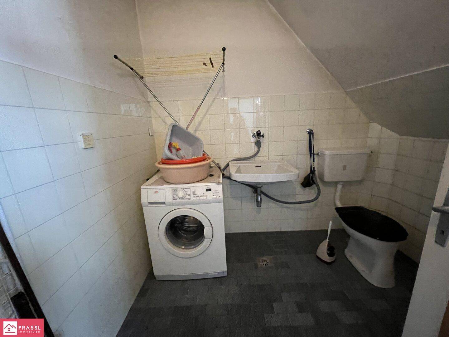 1OG Bad- WC und Waschmaschine