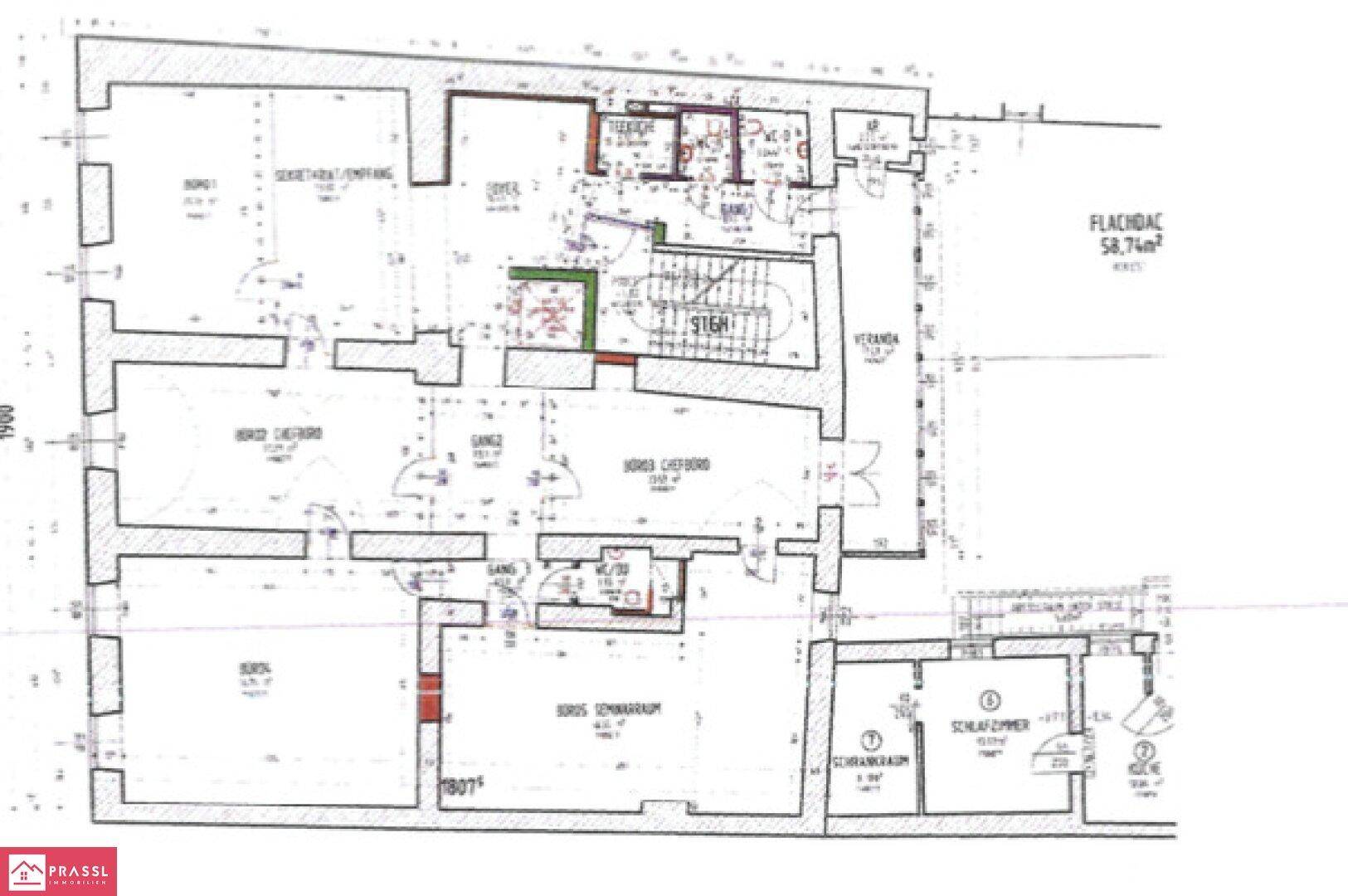 Detaillierter Grundriss mit mehreren Büroräumen, Toiletten und einem Flachdachbereich von 58,74m².