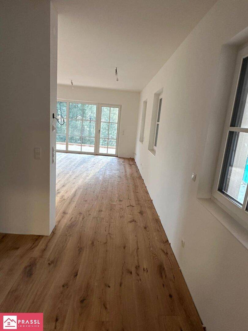Ansicht ins Wohn-/Esszimmer