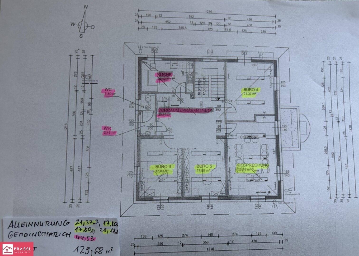 Grundrissplan zeigt eine Etage mit mehreren Büroräumen, einem Besprechungszimmer und Sanitäranlagen.