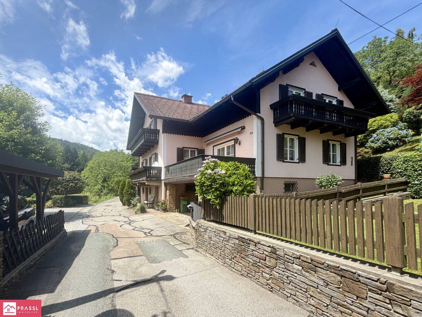 Viel Platz für die Familie mit 10 Zimmern und landwirtschaftlicher Fläche! Jetzt kaufen! - Ansicht 2