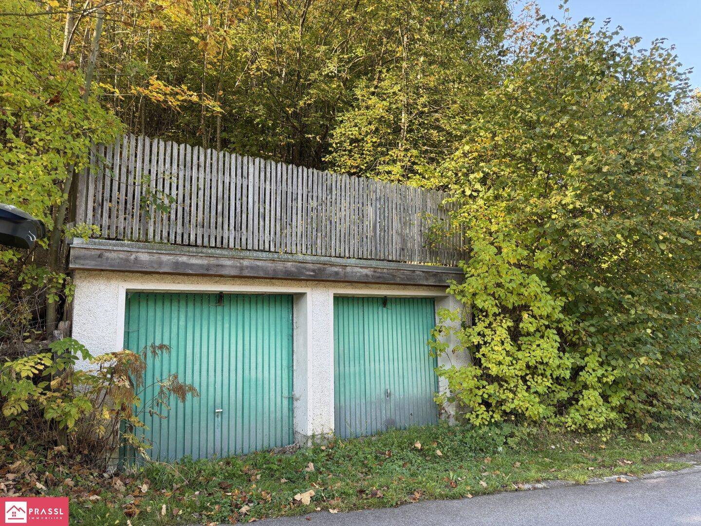 Doppelgarage im Hang