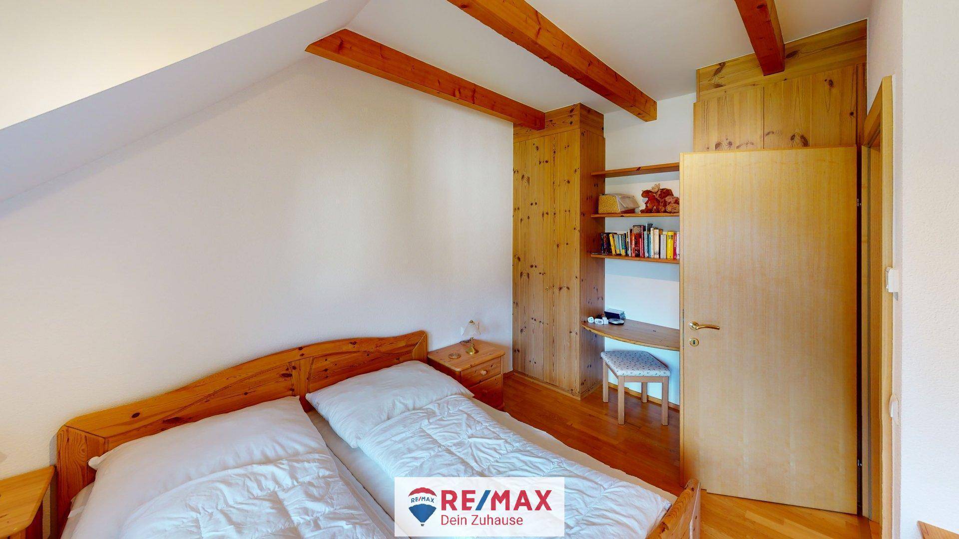 Schlafzimmer 1