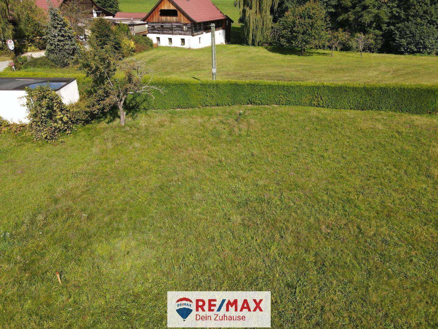 Grundstück mit Blick zum Nachbarn
