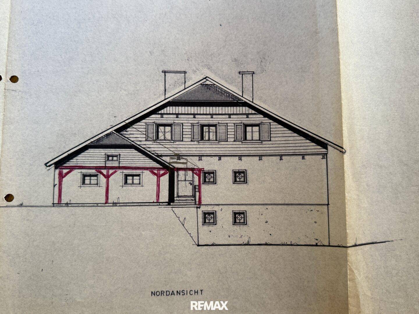 Architektonische Zeichnung der Nordansicht des Gebäudes mit überdachtem Eingang.