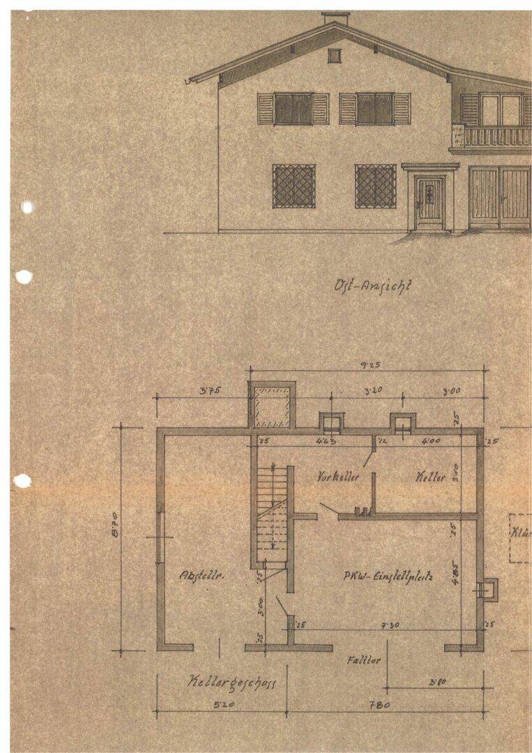 Historischer Grundriss des Kellergeschosses mit Abstellraum und PKW-Einstellplatz, detailliert dargestellt.
