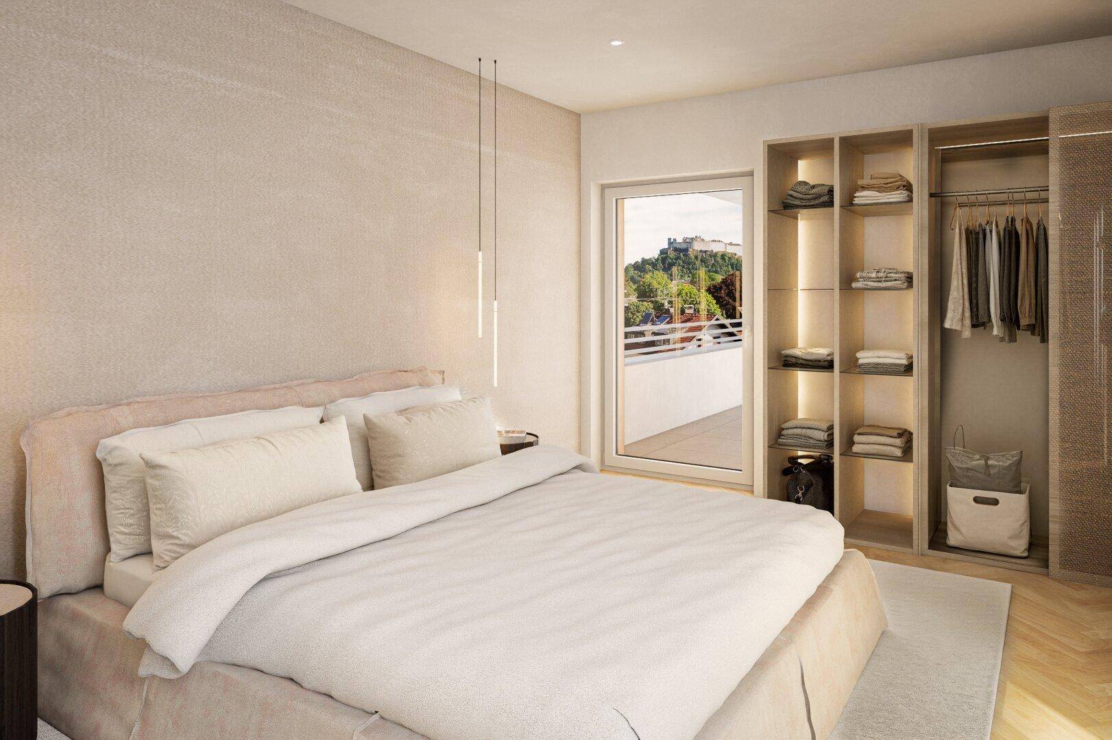 Helles Schlafzimmer mit Holzboden, Einbauschränken und Zugang zu einem Balkon mit Burgblick.