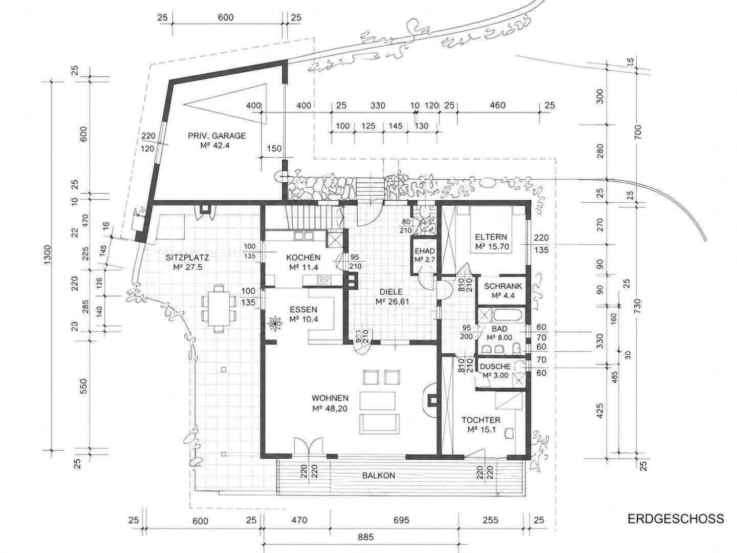 Grundriss des Erdgeschosses mit Wohn-, Ess- und Schlafbereichen, Balkon und Garage.