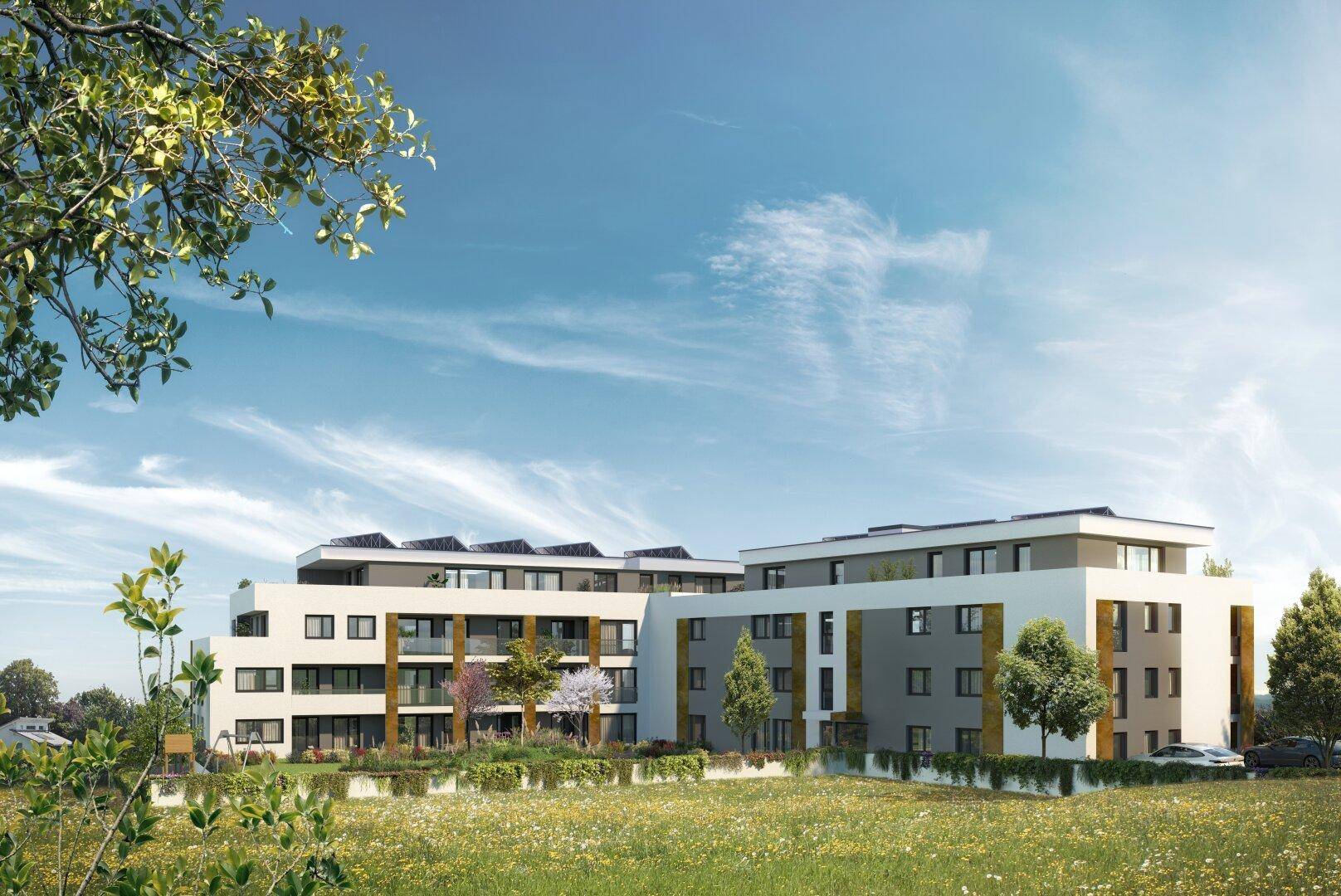 Moderne Wohnanlage in ländlicher Umgebung mit Photovoltaikanlage auf dem Dach und weitem Blick.