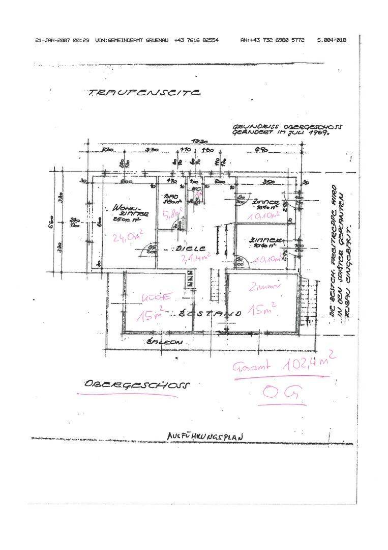 Grundriss des Obergeschosses mit Wohn-Esszimmer, Küche, Bad und Balkon.