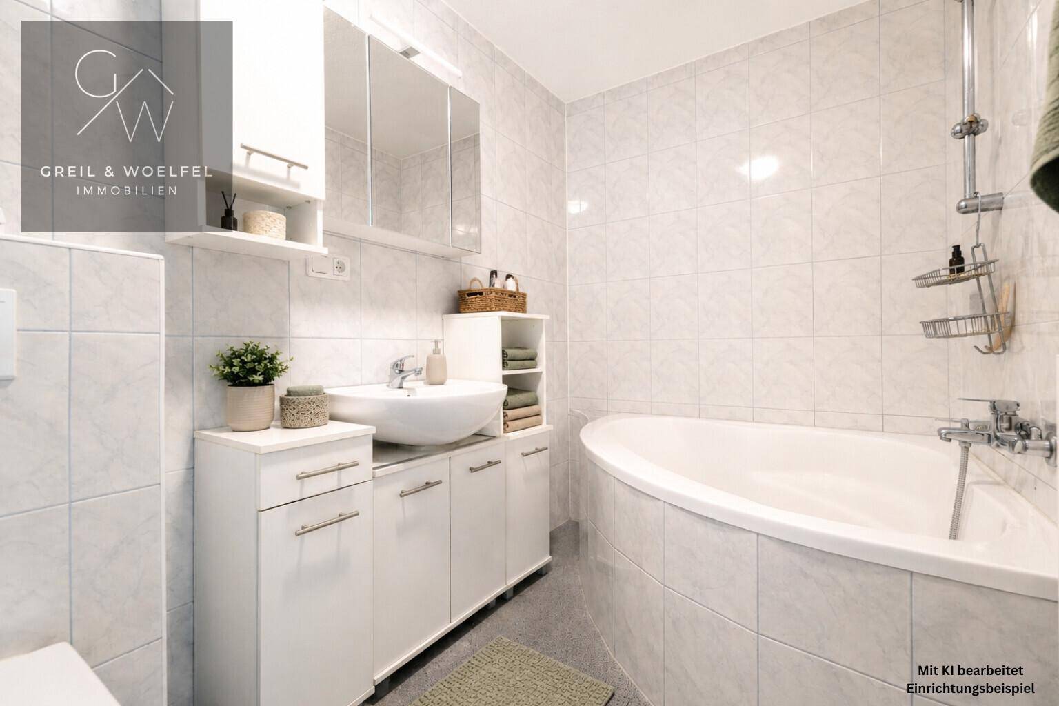 Gefliestes Badezimmer mit Badewanne, Waschbecken und Spiegelschrank, hell und funktional.