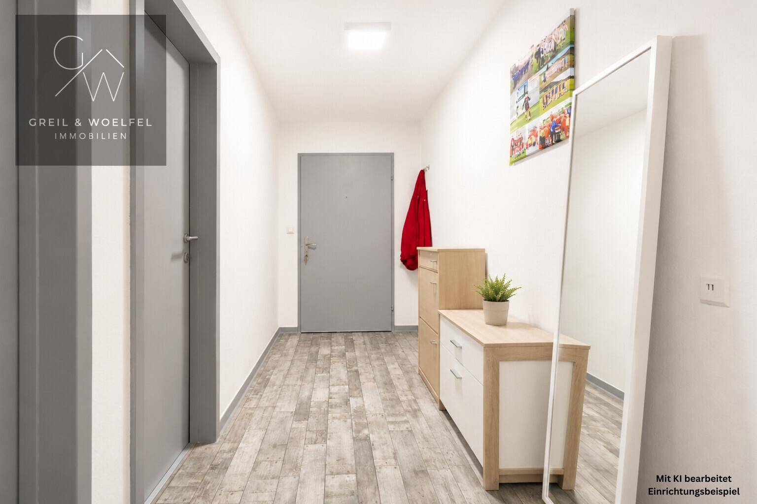 Heller Flur mit Garderobe, Spiegel und Holzboden, einladender Eingangsbereich.