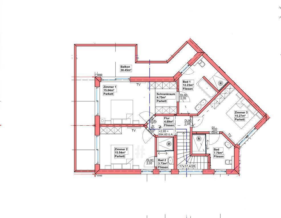 Grundriss des Obergeschosses mit mehreren Zimmern, Bädern und einem großzügigen Balkon.