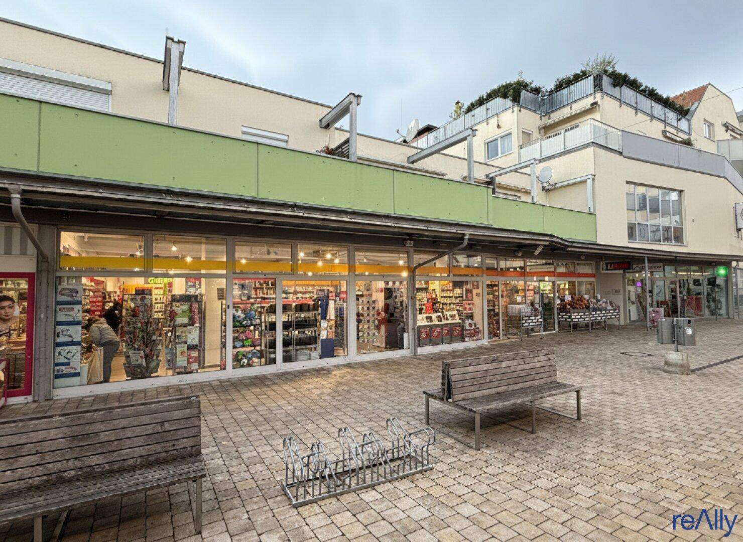 Hoch frequentiertes Geschäftslokal (ehemaliger Libro) direkt in Stock-City Plaza zu vermieten – pohled 5