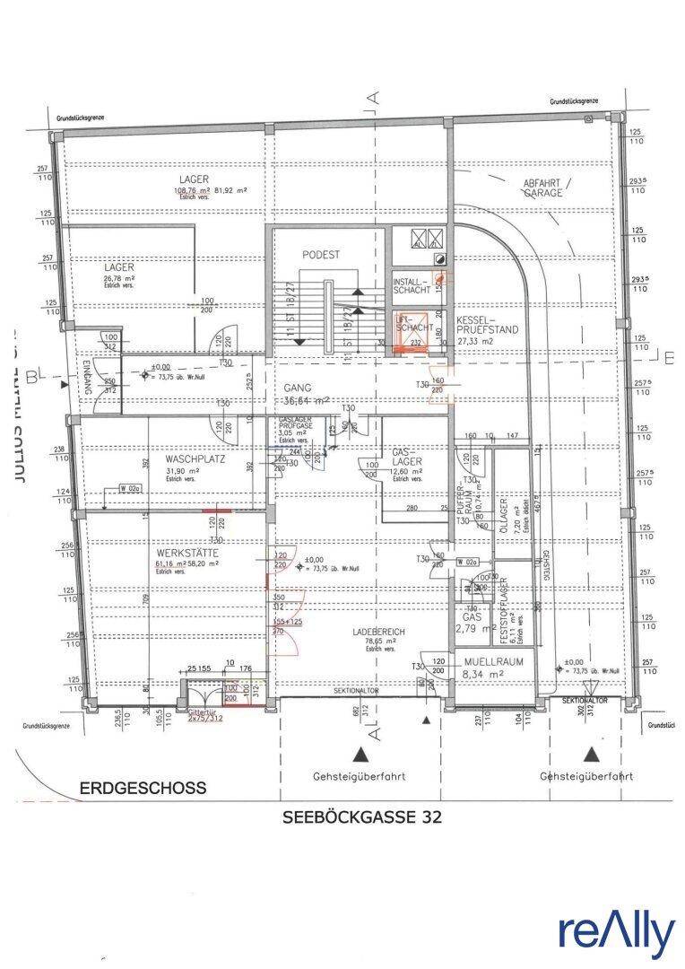 Grundriss des Erdgeschosses mit Lagerflächen, Werkstatt und Garagenzufahrt, inklusive Gehsteigüberfahrt.