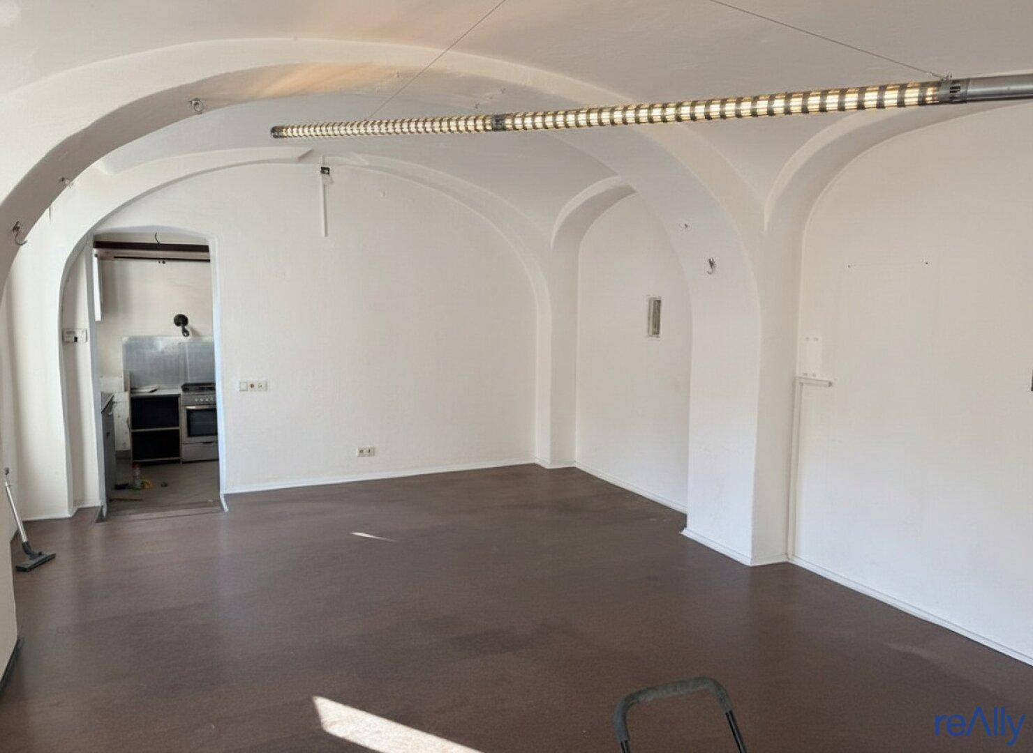 Branchenfreie Werkstatt/Attelier/Büro mit ca. 223m² inkl. Stellplatz - Ansicht 6