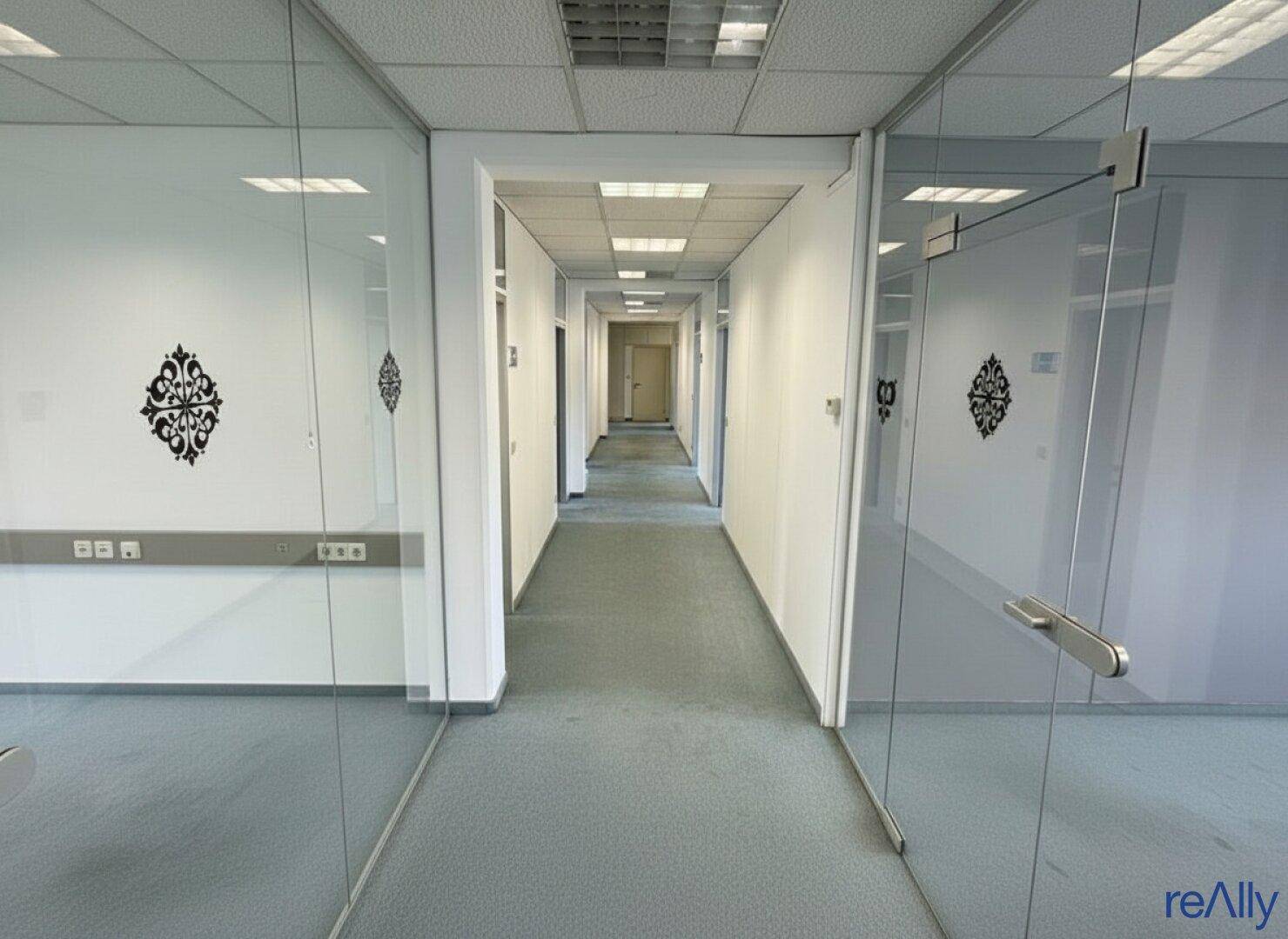 Großzügiges und lichtdurchflutetes Büro mit ca. 235 m² - Widok 2