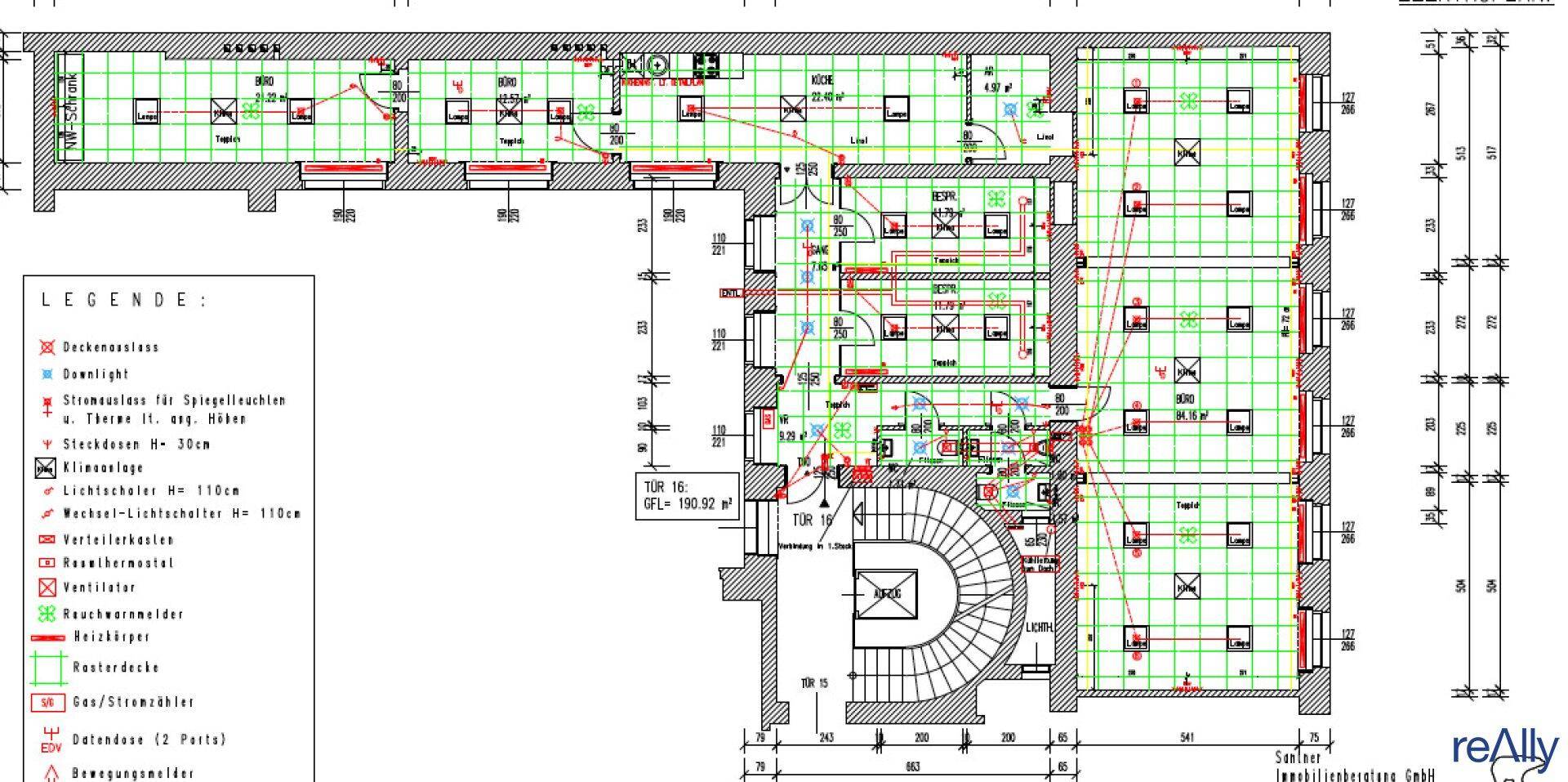 Detaillierter Grundrissplan mit elektrischen Installationen und Raumaufteilung eines Bürogeschosses.