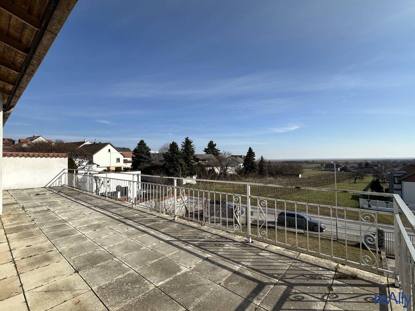 Attraktives Grundstück mit Haus in erhöhter Lage und traumhaftem Weitblick – großes Potenzial in Purbach am Neusiedler See - Ansicht 2