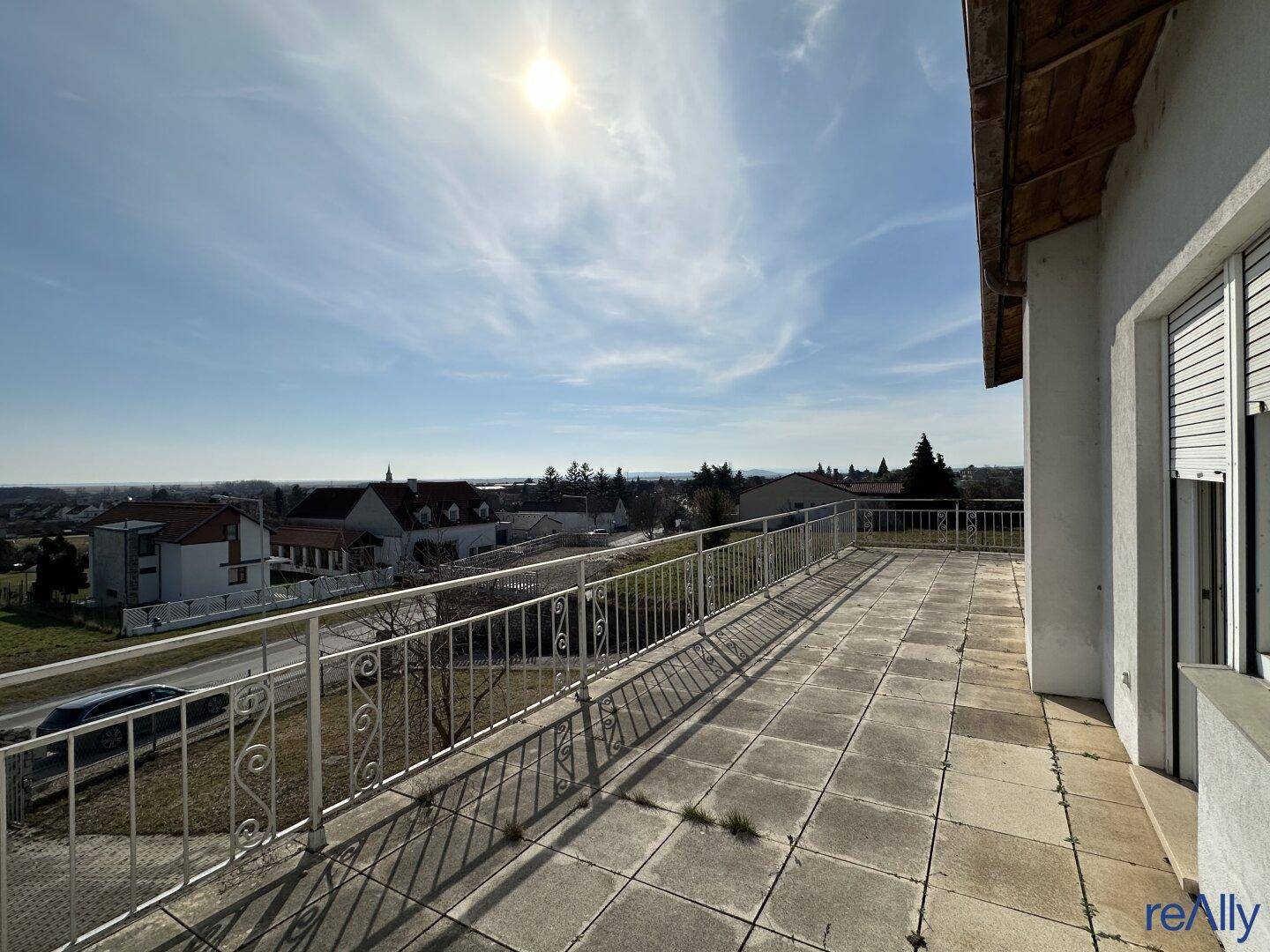 Attraktives Grundstück mit Haus in erhöhter Lage und traumhaftem Weitblick – großes Potenzial in Purbach am Neusiedler See - Ansicht 5