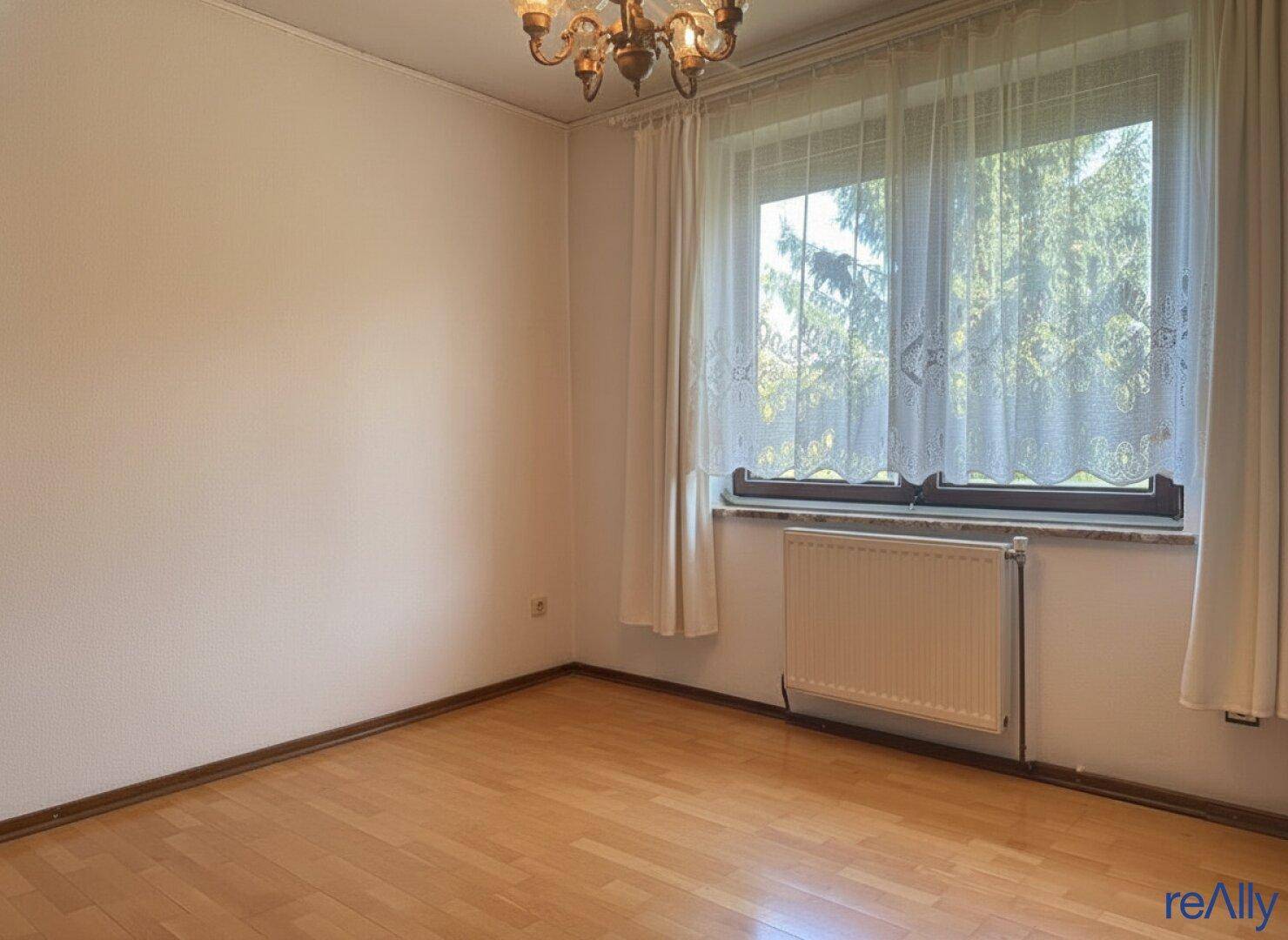 Wohnen im Grünen – großzügiges Einfamilienhaus mit Traumgarten, Gästebereich &amp; viel Potenzial - Ansicht 6