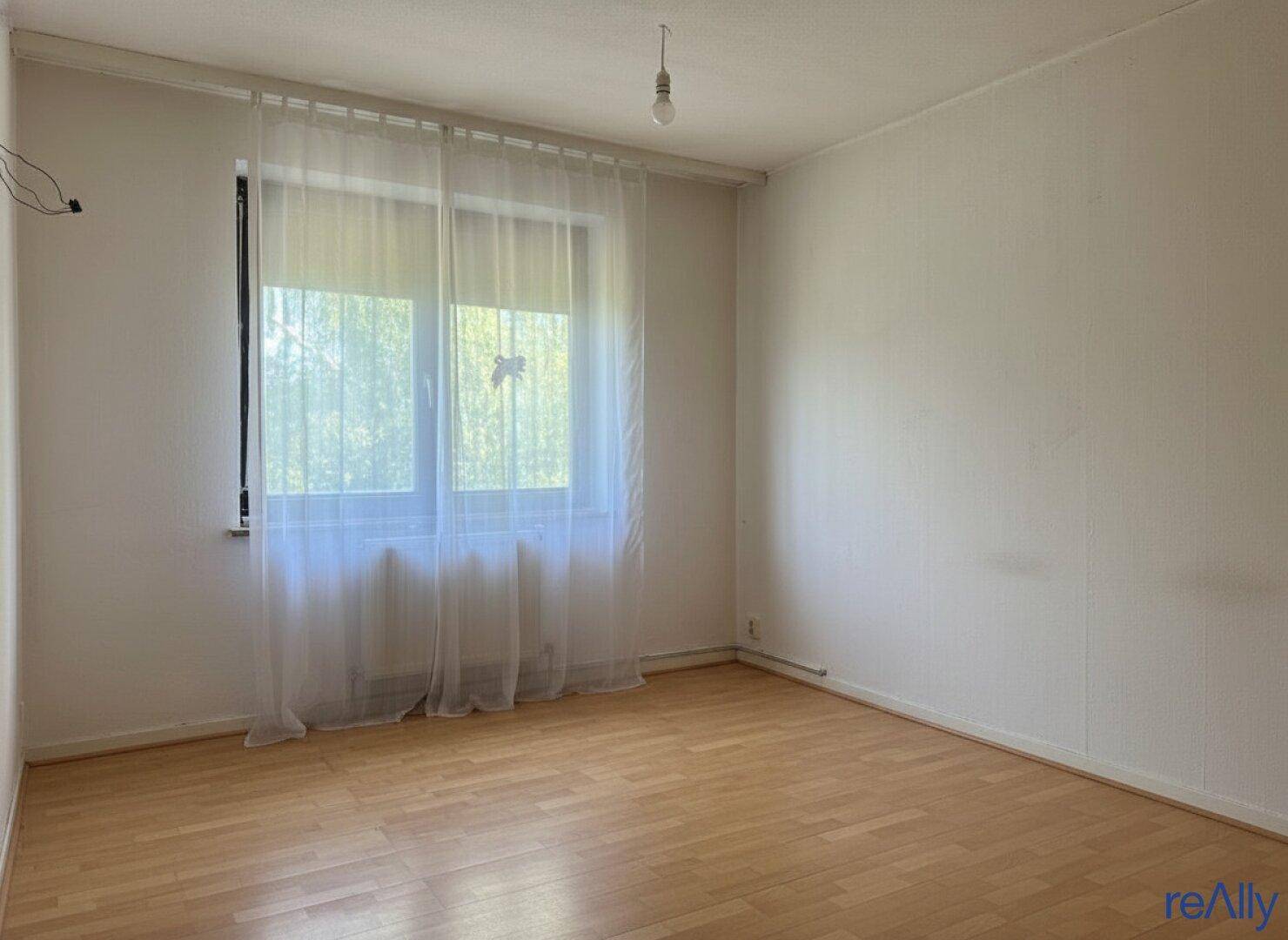 Wohnen im Grünen – großzügiges Einfamilienhaus mit Traumgarten, Gästebereich &amp; viel Potenzial - Ansicht 4