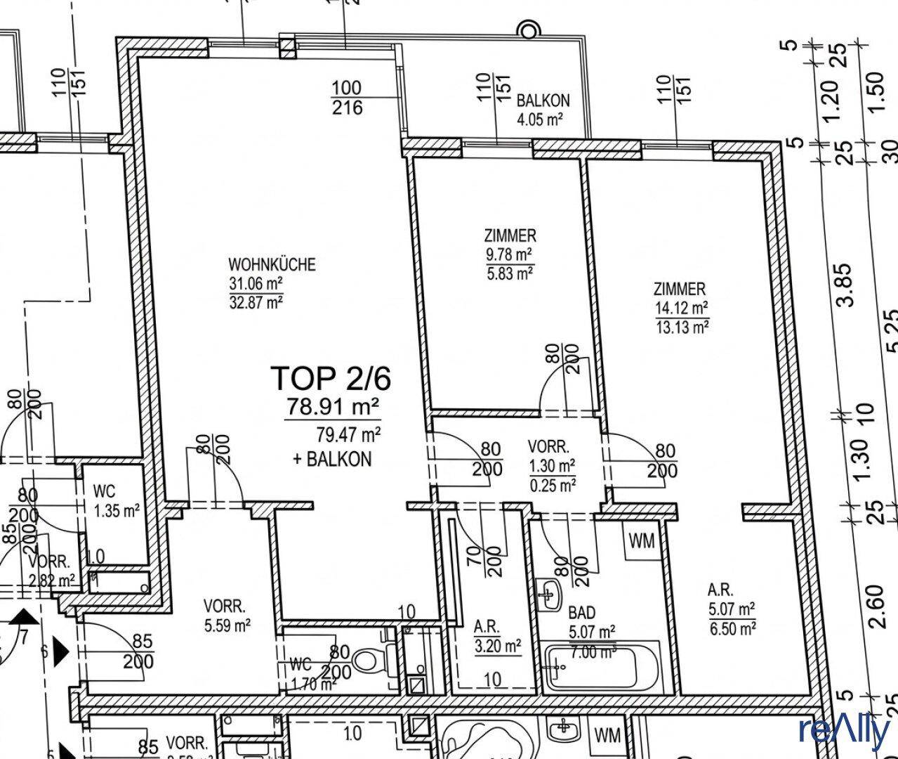 Detaillierter Grundriss der Wohnung mit Wohnküche, Zimmern und Balkon.