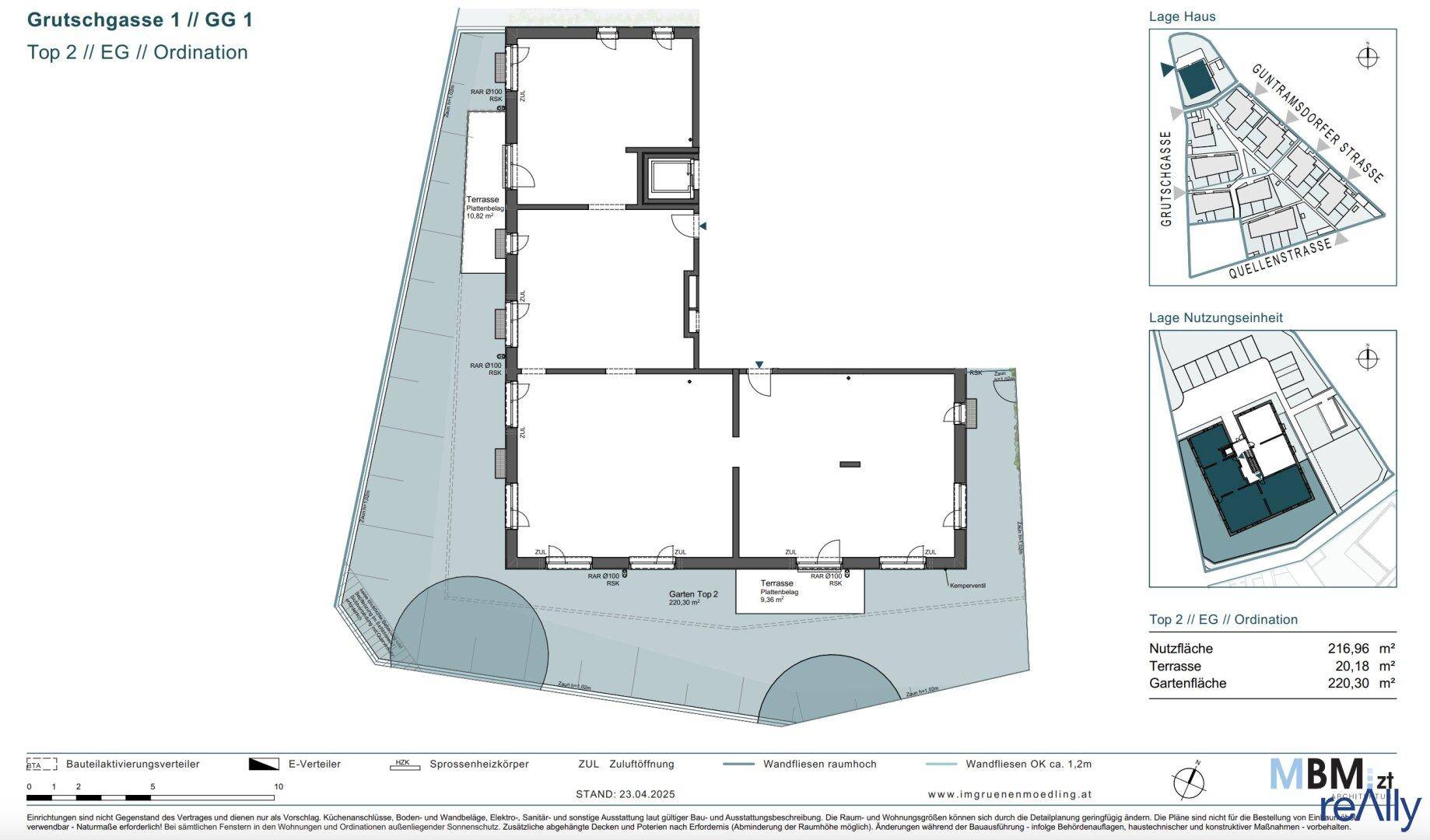 Grundriss einer Erdgeschosswohnung mit Terrasse und Gartenfläche, inklusive Lageplan.