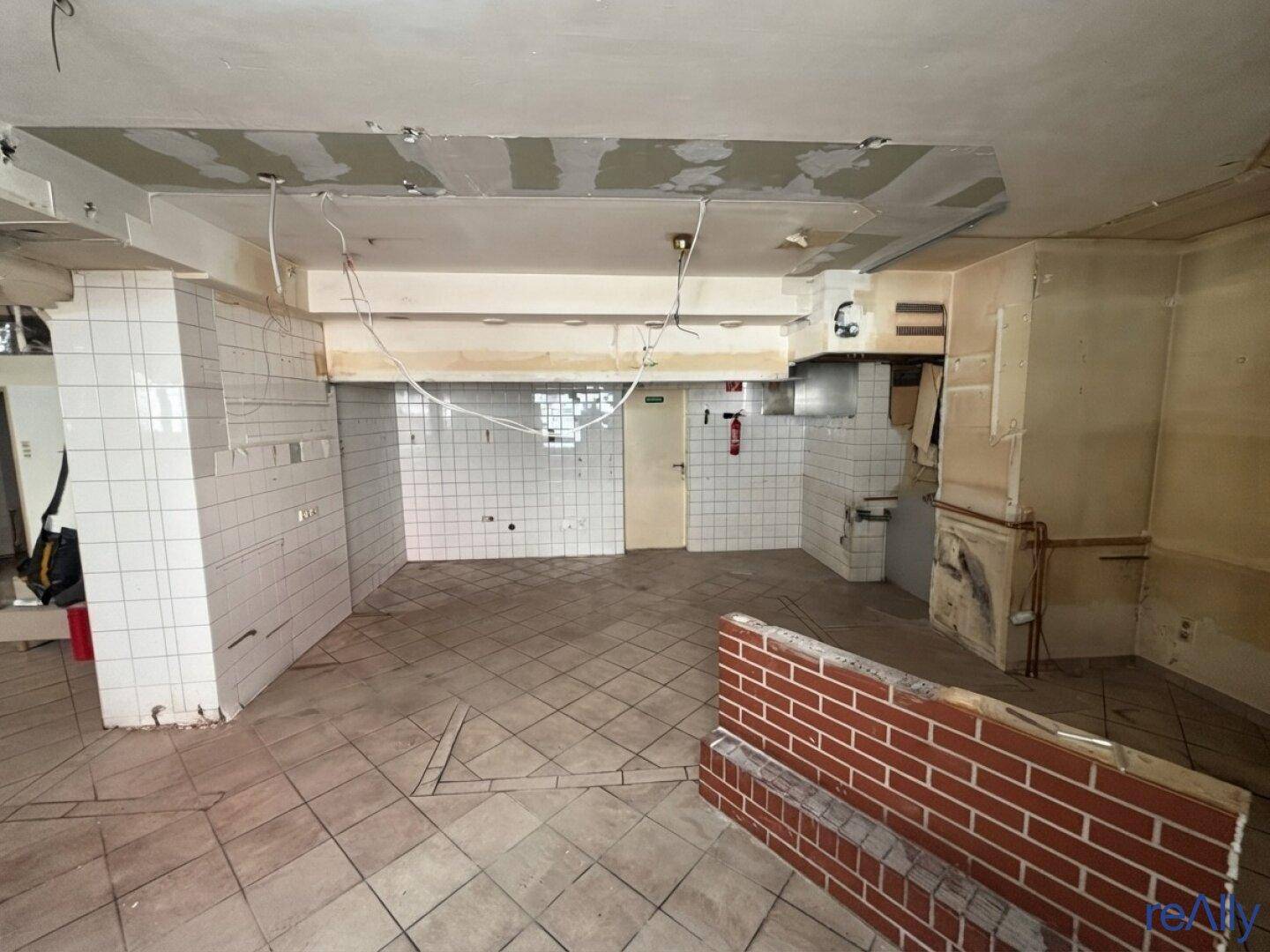 Geschäftslokal 67m² in 1160 Wien, sanierungsbedürftig, Top Preis 199.999 € - Ansicht 3