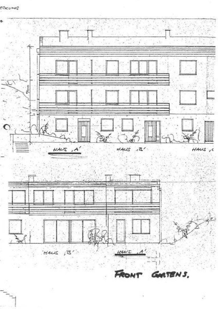 Architektonische Zeichnung zeigt zwei Fassadenansichten des Gebäudes mit Fenstern und Balkonen.