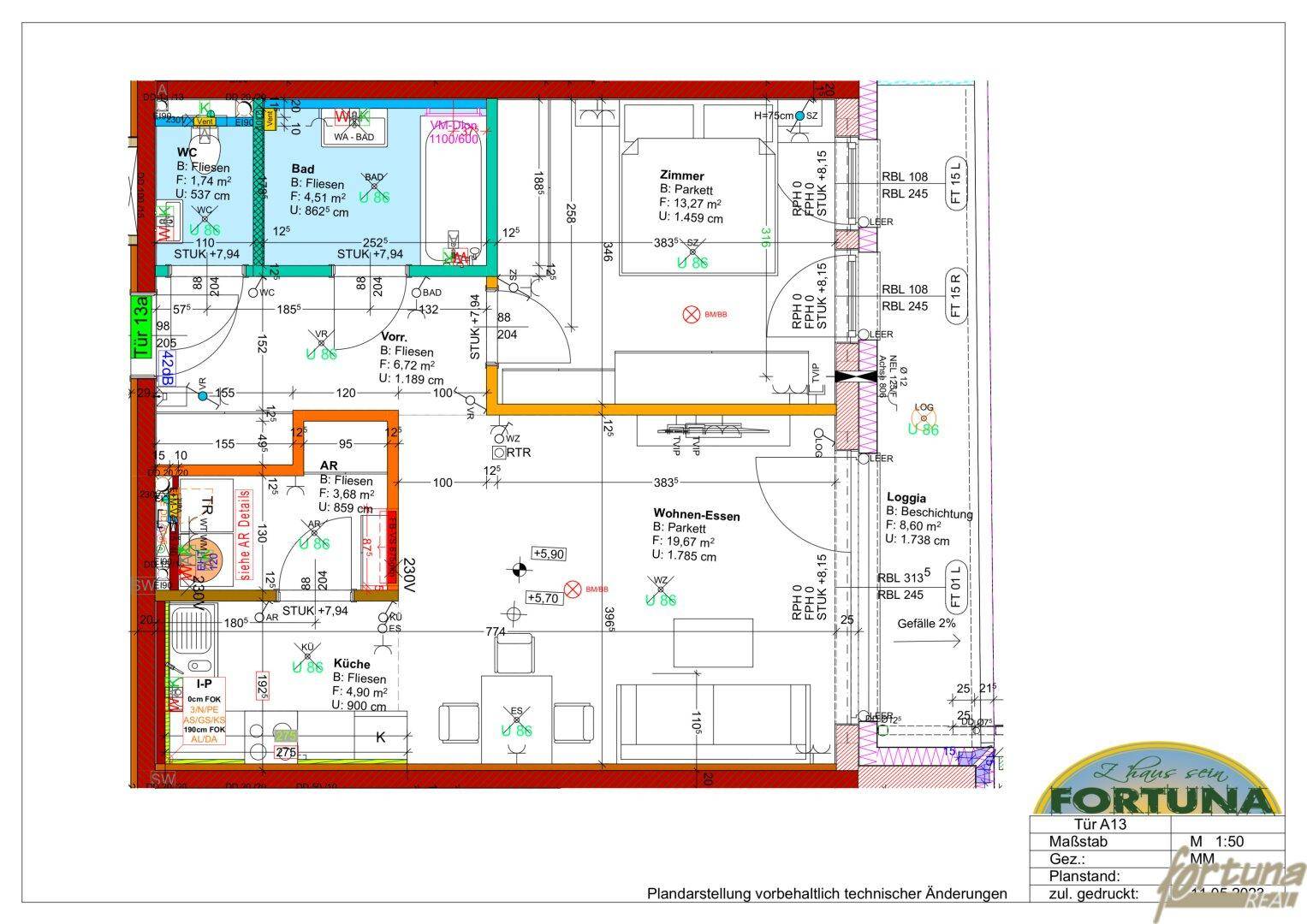 Detaillierter Grundriss einer Wohnung mit Wohn-Essbereich, Küche und Loggia.