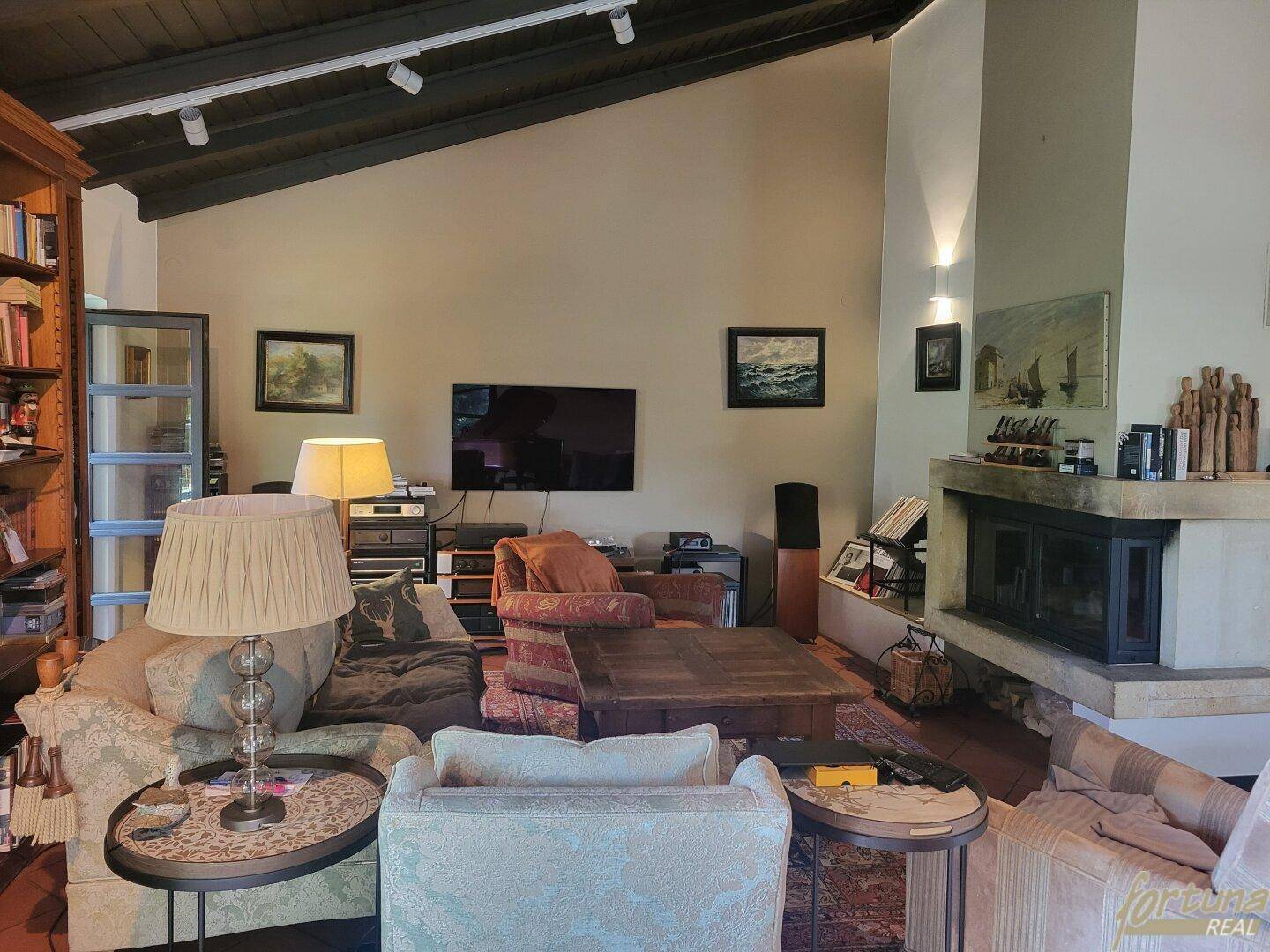 Wohnzimmer mit Kachelofen
