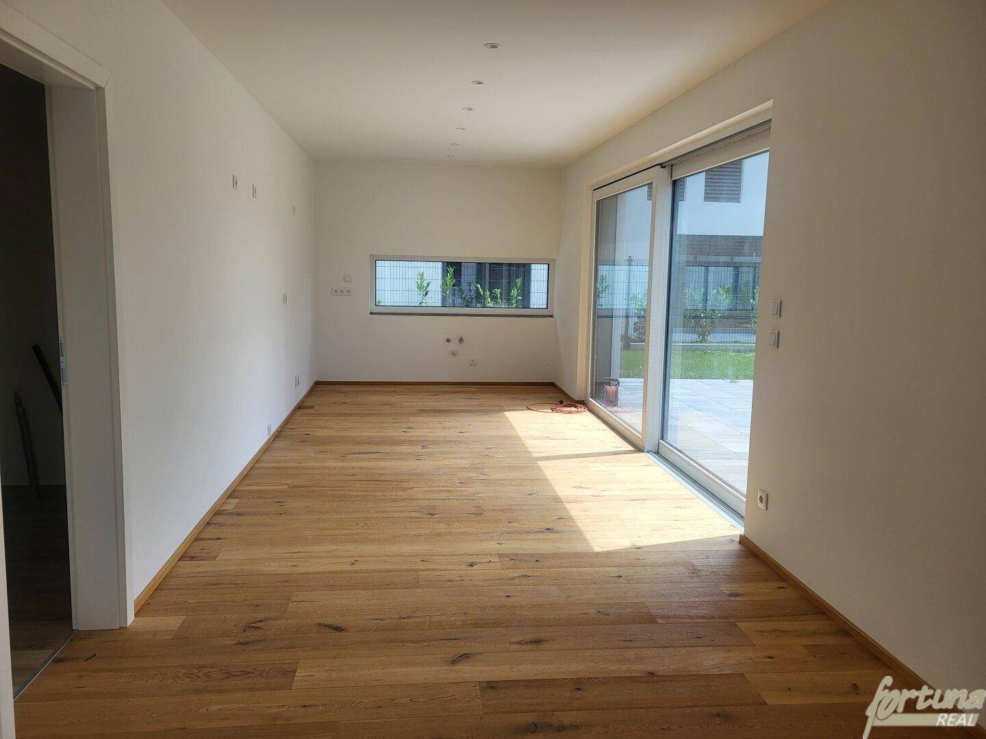 Küche mit Speis und Abstellraum Zugang Terrasse